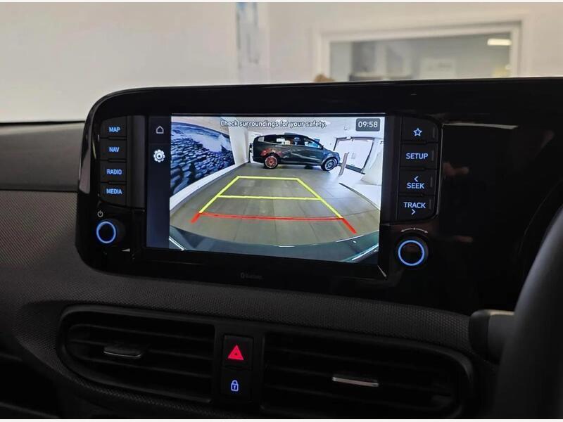 Mangrove Green 2025 Hyundai i10 - Photo 6